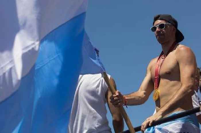 Emi Martinez brutally trolls Kylian Mbappe at Argentina World Cup parade