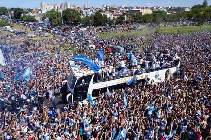Emi Martinez evacuated from Argentina World Cup parade in helicopter as shocking footage emerges