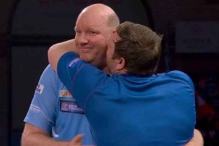 Cameron Menzies makes Vincent van der Voort wince with awkward long hug after darts match