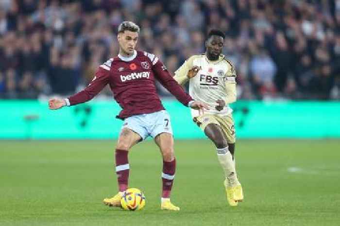 West Ham confirmed 11: David Moyes makes two changes to face Arsenal as five miss out