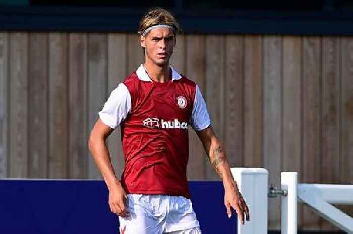 Bristol City defender has decision to make after shock transfer bid from League One Portsmouth