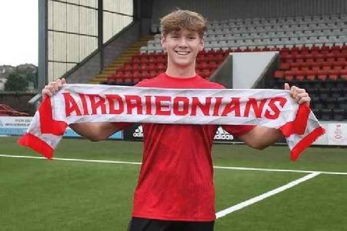 Ex-Middlesbrough striker signs for Airdrie as the Diamonds strengthen for title tilt
