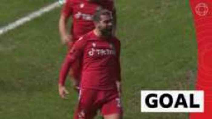 'Absolute scenes' as Lee furthers Wrexham's lead