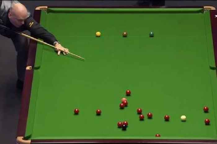 Snooker commentator left confused as fan makes bizarre shout after routine shot