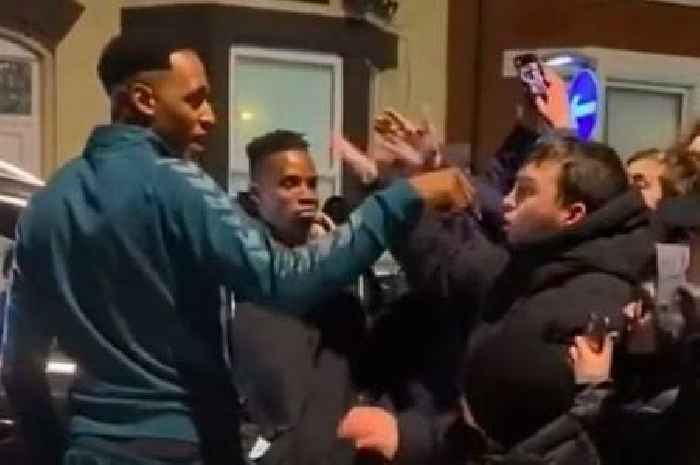 Furious Everton fans surround Yerry Mina in street as footage shows tense stand-off