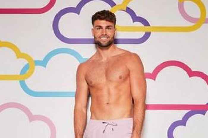 ITV Love Island star Tom Clare defended by football boss Robbie Savage over villa appearance