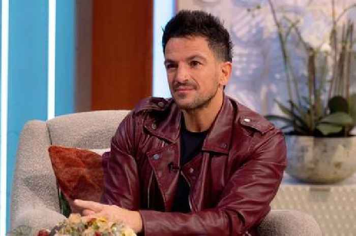 Peter Andre boycotts Prince Harry book Spare and accuses him of 'throwing Royal Family under bus'