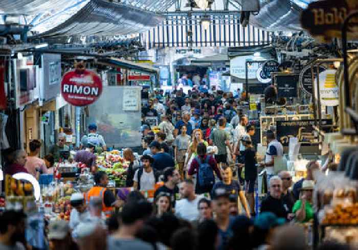 How do Jerusalem's market-goers feel about the Deri decision?