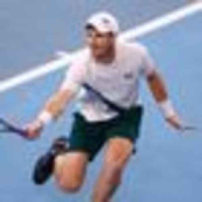 Andy Murray battles for place in Australian Open fourth round