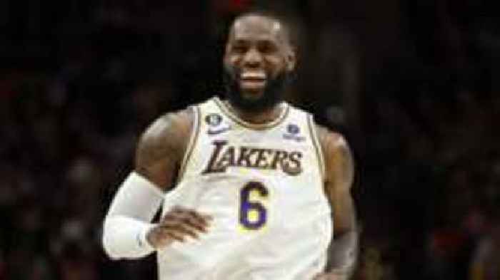 James inspires Lakers' stunning comeback win