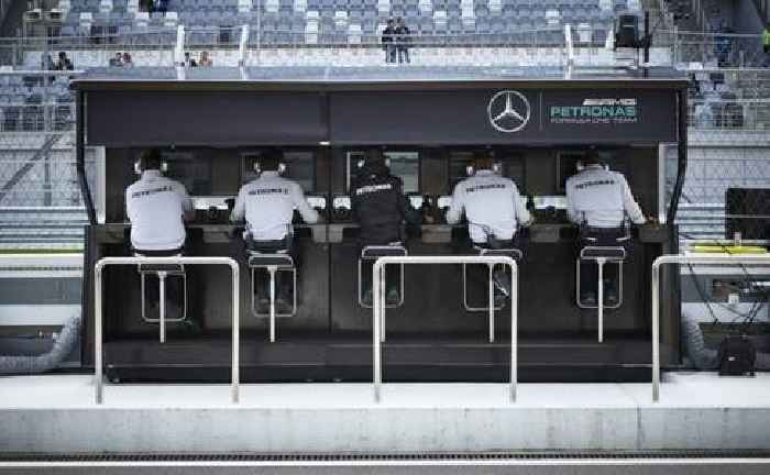 Petrov shocked by Mercedes F1 team loss of strategist Vowles