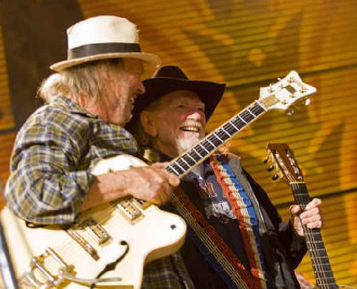 Neil Young, Snoop Dogg, Beck, More To Play Willie Nelson’s 90th Birthday Celebration