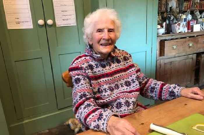 Respected Dorking GP who rushed to help victims of 1987 Great Storm dies aged 95