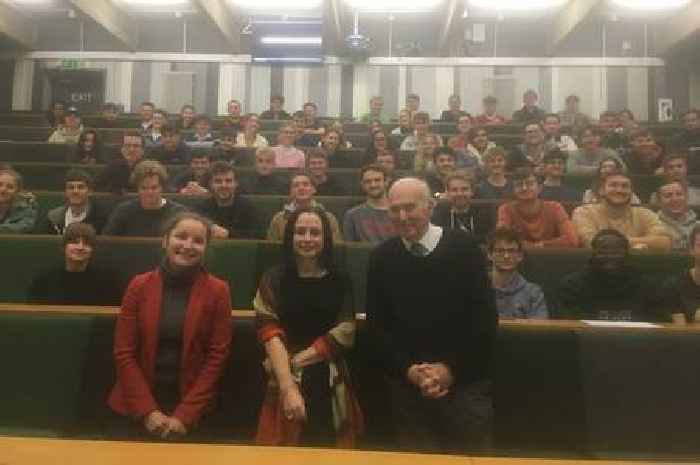 Sir Vince Cable shares insights from government with Exeter politics students