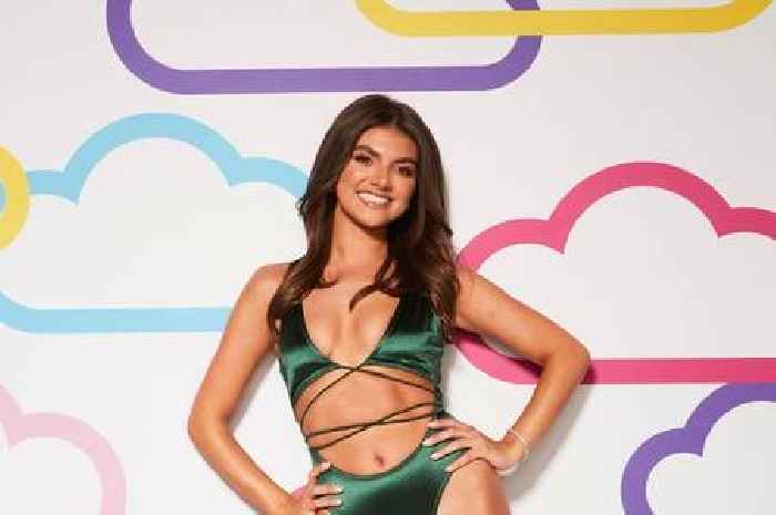 Love island fans predict 'chaos' as 'snake' Ron gets to know another bombshell