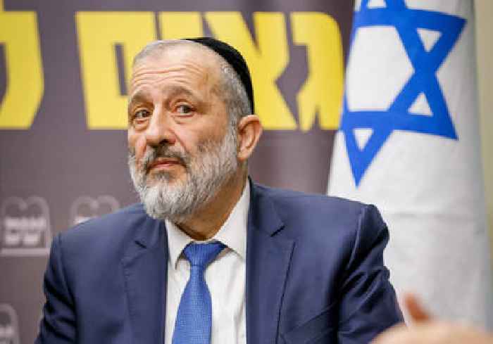 Entire coalition signs bill to block High Court ruling, reappoint Deri