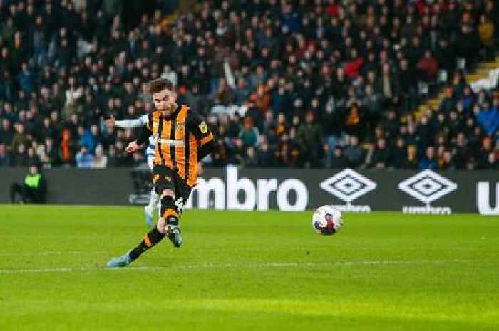 Ex-Premier League referee delivers verdict on Aaron Connolly's controversial Hull City goal