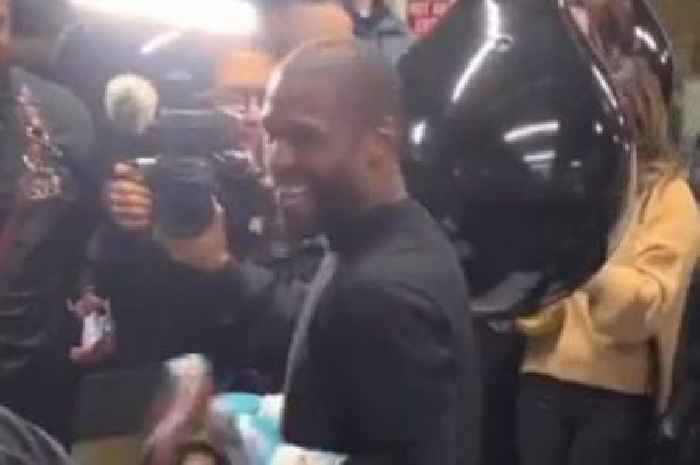 Floyd Mayweather shows off impressive boxing skills ahead of London exhibition