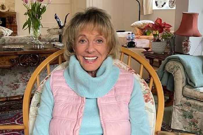 Ways to spot lung cancer early as Jonnie Irwin and Esther Rantzen battle disease