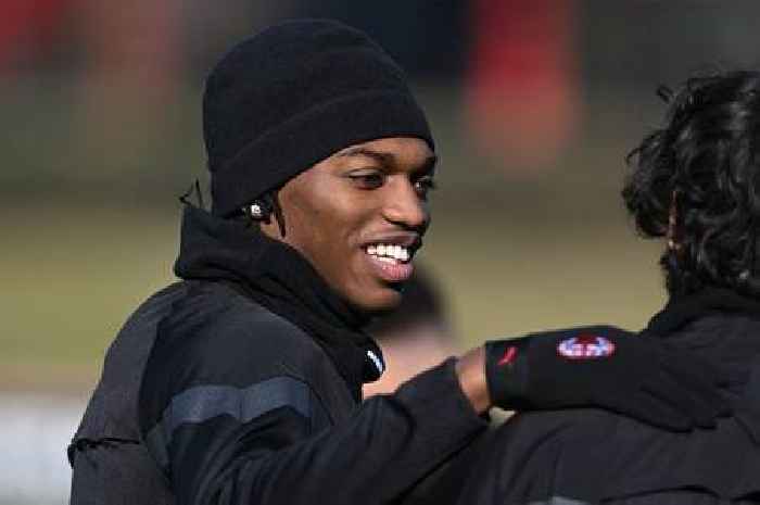 Kaka gives Rafael Leao AC Milan transfer warning as Mykhailo Mudryk deal clouds Chelsea move