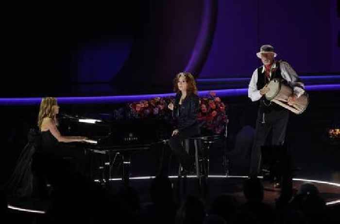 Grammys 2023: Watch Sheryl Crow, Bonnie Raitt, & Mick Fleetwood’s Tribute To Christine McVie