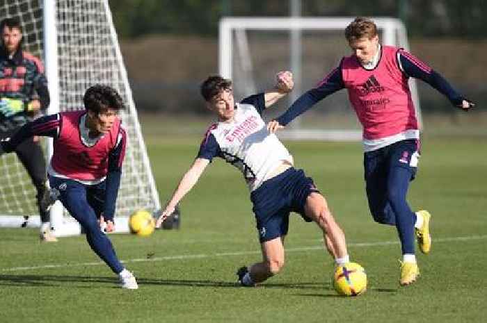 Mikel Arteta talks tactics with Ben White, William Saliba juggling - Arsenal train for Brentford