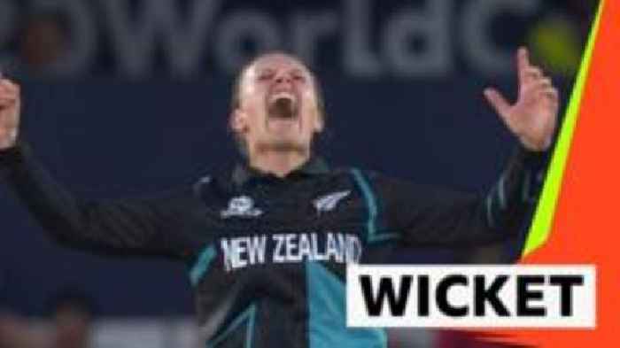 'Huge moment' - Tahuhu claims key Wolvaardt wicket