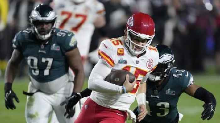Mahomes, Chiefs beat Eagles 38-35 in Super Bowl