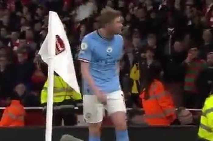 Ice-cool Man City star Kevin De Bruyne ducks from missiles hurled by Arsenal supporters