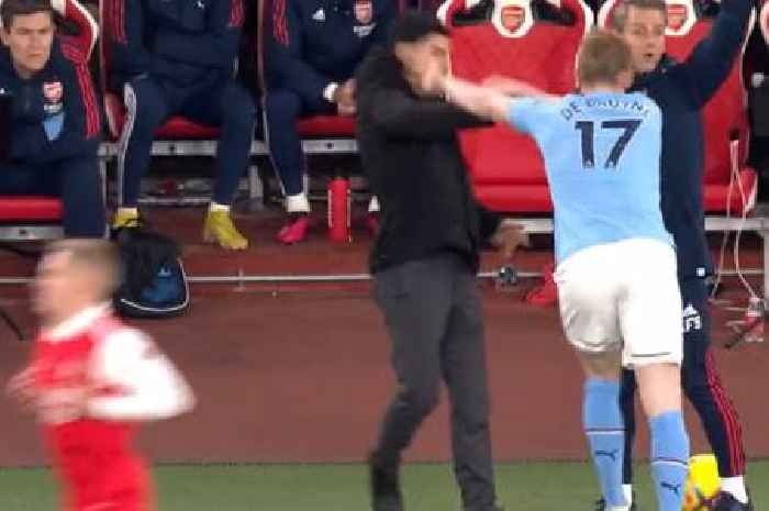 Kevin De Bruyne shoves Mikel Arteta in touchline spat and points in manager's face