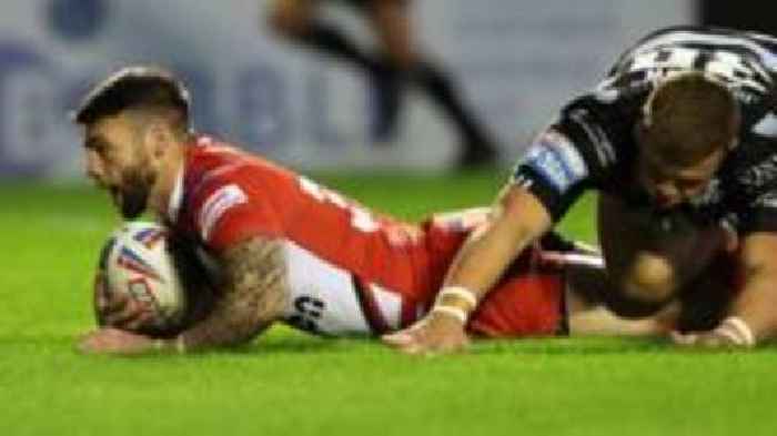 Ackers signs new four-year contract at Salford