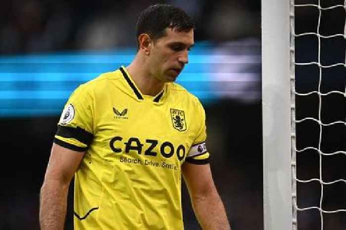 Aston Villa could face Emi Martinez transfer decision as Vitoria deal explained