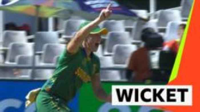 Australia lose first wicket as Healy goes for 18