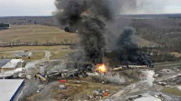 EPA orders 'pause' of derailment contaminated waste removal in Ohio
