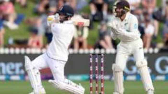 England chase historic victory against NZ
