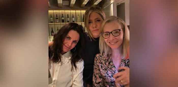'Friends' Forever! Jennifer Aniston & Lisa Kudrow Gush Over Courteney Cox At Walk Of Fame Ceremony: 'Proud To Know You'