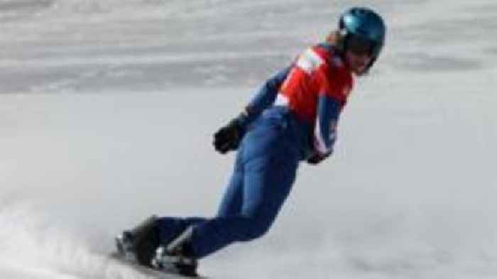 Bankes crashes out in snowboard cross title defence