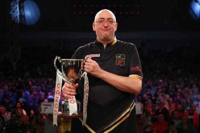 Andrew Gilding drinks pint out of UK Open trophy as fans say 'how can you not love him'