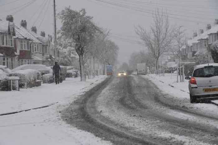 Snow covers Birmingham for a second day - Pictures