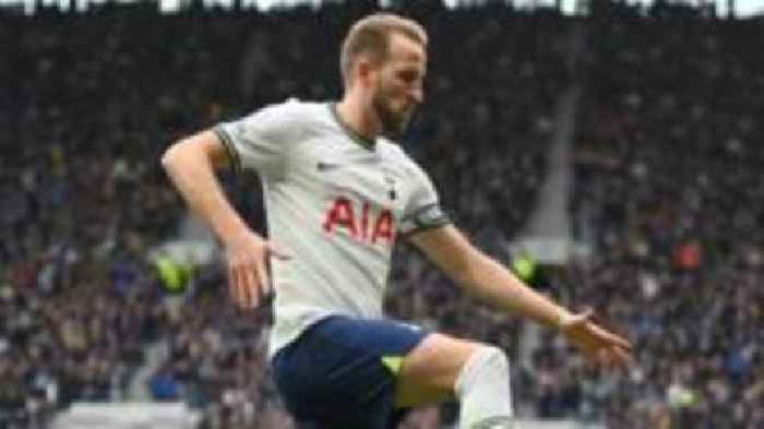 Kane scores double as Spurs ease pressure on Conte