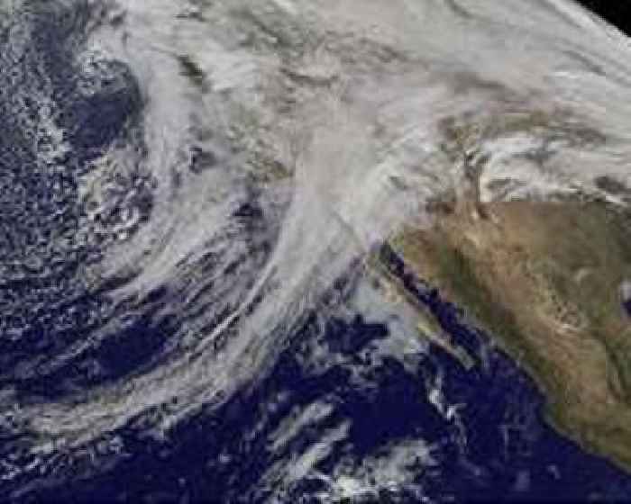 'Pineapple express' storm wallops California One News Page