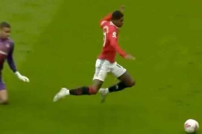Marcus Rashford 'dive of the season contender' for Man Utd 'deserved red card' say fans