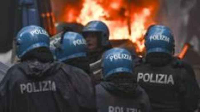 Eintracht fans clash with police in Napoli