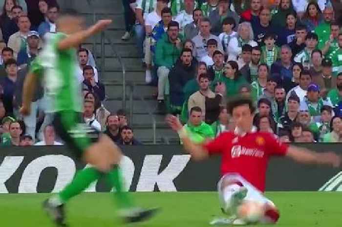 Man Utd fans in disbelief as Facundo Pellistri receives 'worst yellow card of all-time'