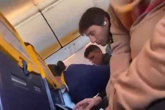 Antonio Conte spotted on Ryanair flight as Tottenham consider sacking this week