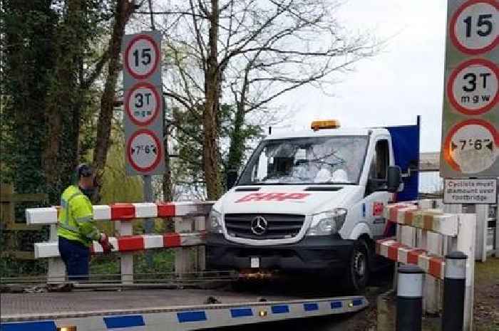 Gap Group hired van gets stuck on narrow bridge in Derbyshire village