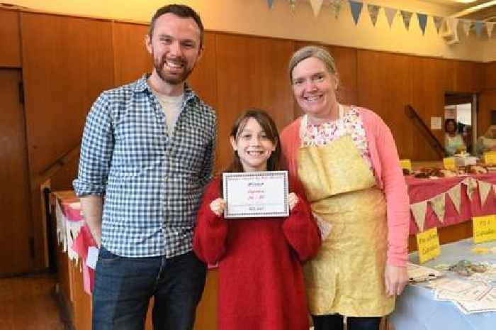 Great British Bake Off star judges Rutherglen church’s baking competition