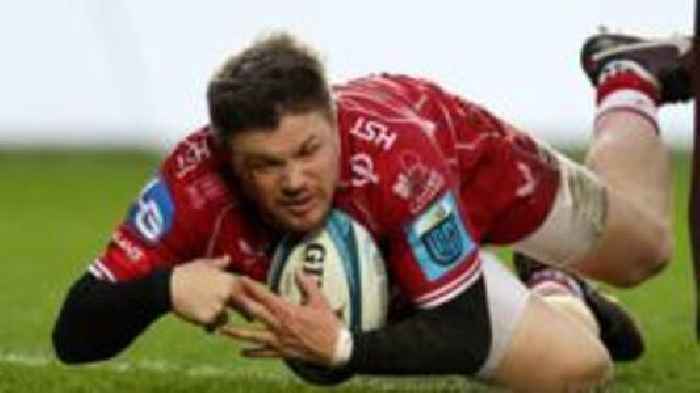 Evans and Costelow help Scarlets stun Sharks