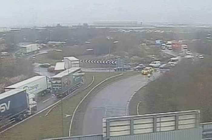 Live M1, A42 and A453 traffic updates as crash near East Midlands Airport causes delays