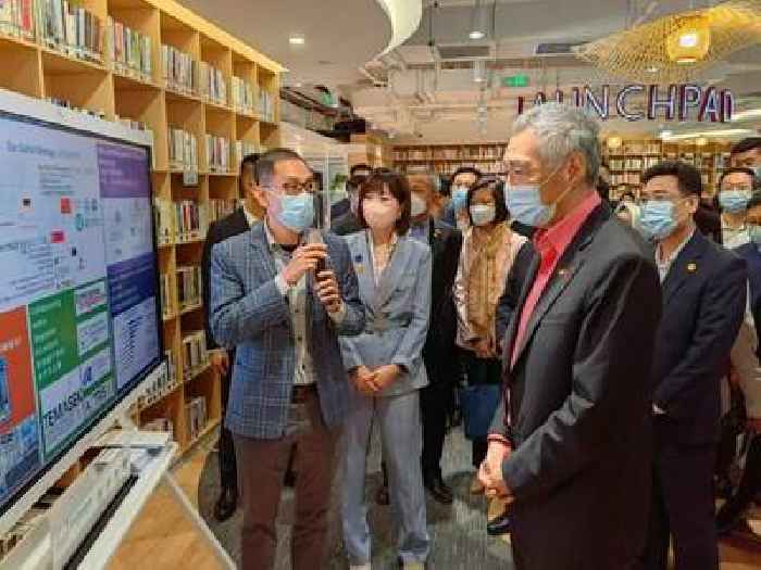 PM Lee receives a first-hand update by Biosyngen on its progress in cell therapy